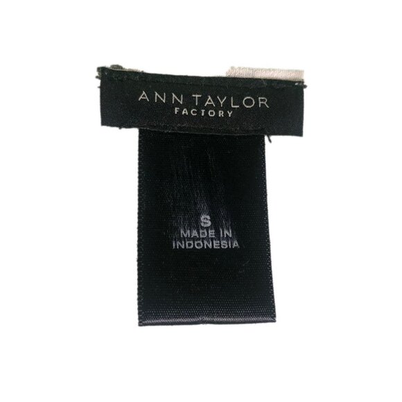 ANN TAYLOR Factory (S) White and Gray Floral Blouse - Picture 5 of 6